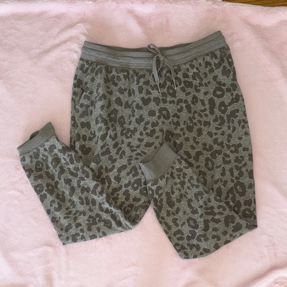 Old Navy Leopard Jogger Pants ** Bundle 5+ items and name your offer!!! 💖💞